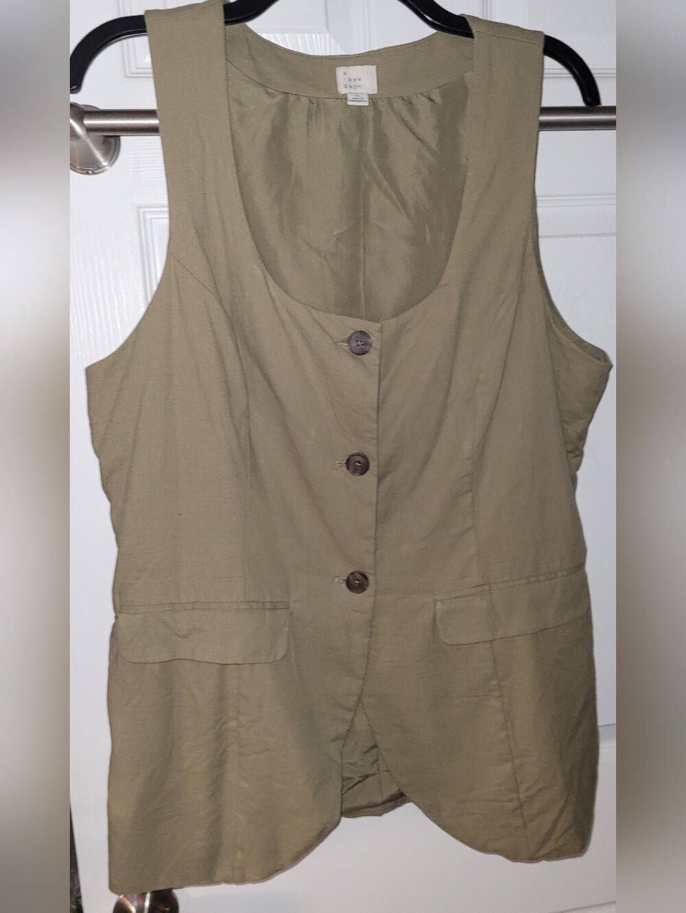 Sleeveless Button Front Utility Vest in Khaki
